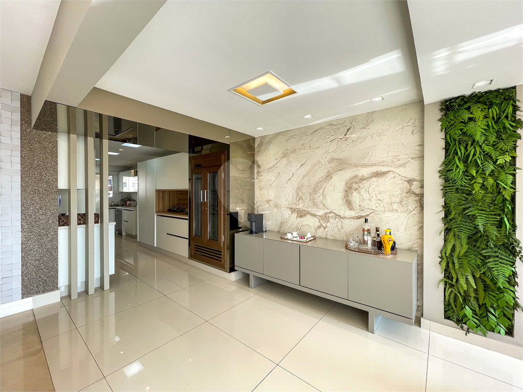 Imóvel de 190m² sala ampla de 3 ambientes integrada com varanda gourmet 3 suítes 4 vagas Perdizes