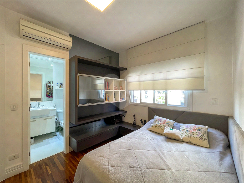 Imóvel de 190m² sala ampla de 3 ambientes integrada com varanda gourmet 3 suítes 4 vagas Perdizes
