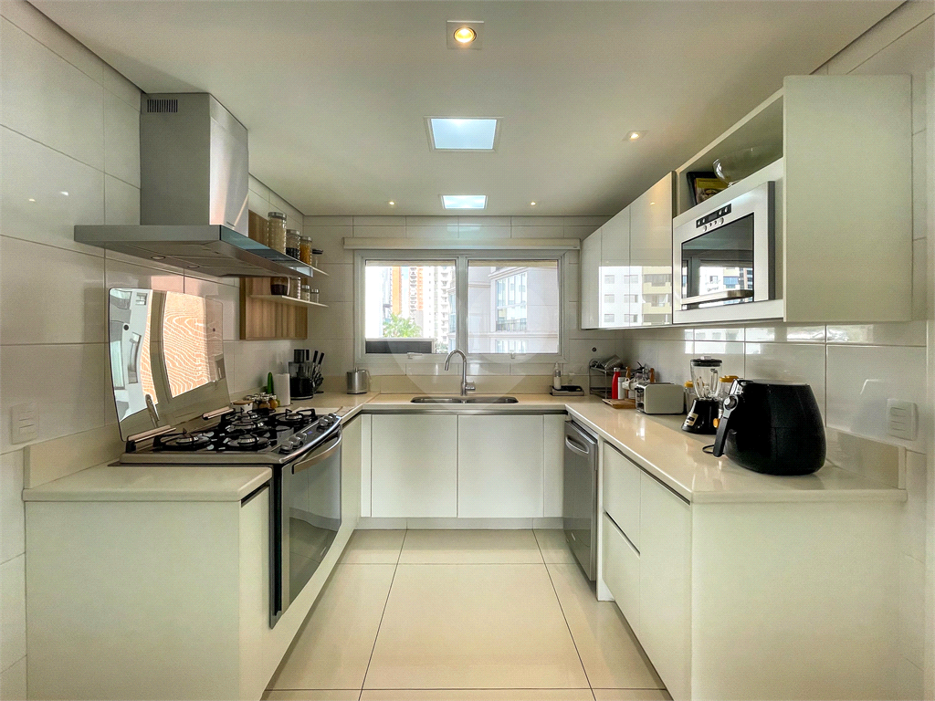 Imóvel de 190m² sala ampla de 3 ambientes integrada com varanda gourmet 3 suítes 4 vagas Perdizes
