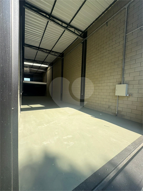 Galpão NOVO para Locação na Zona Norte – 250m² – Próximo à Fernão Dias