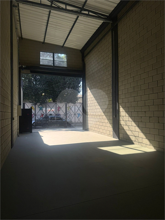 Galpão NOVO para Locação na Zona Norte – 250m² – Próximo à Fernão Dias