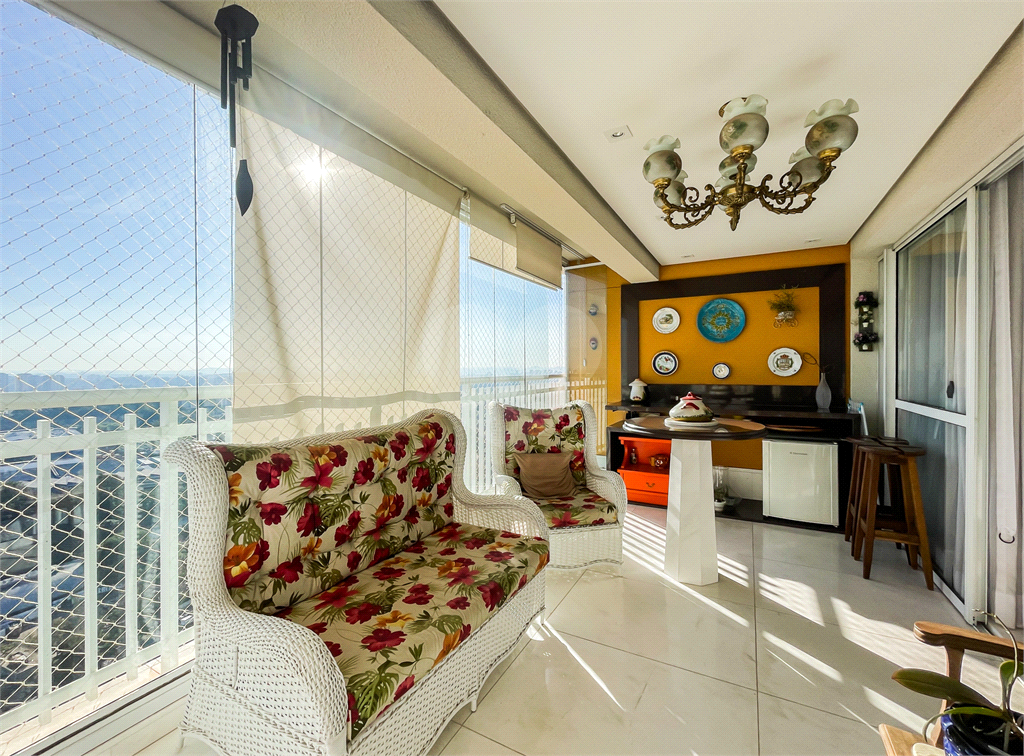 Apartamento - Vila Sônia - 3 Quartos / 2 Suítes - 2 Vagas - Venda / Compra - Raposo Tavares