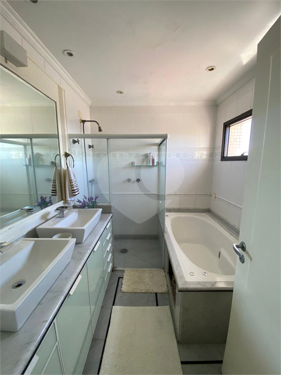 Apartamento a venda Rua Casa Forte - 3 suítes - 4 vagas - Água Fria