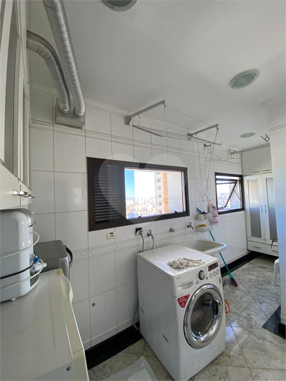 Apartamento a venda Rua Casa Forte - 3 suítes - 4 vagas - Água Fria