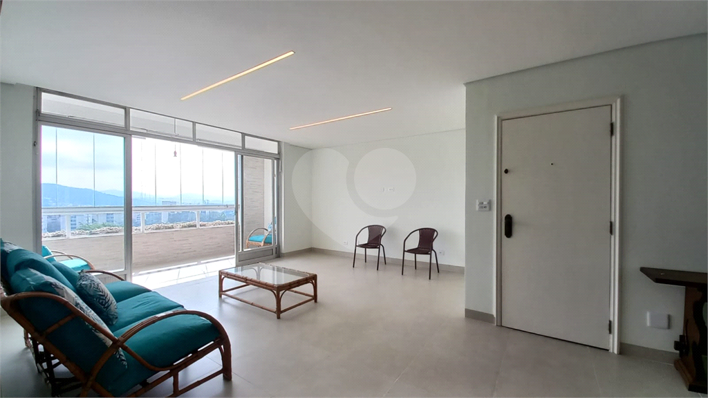 APARTAMENTO em TREMEMBÉ