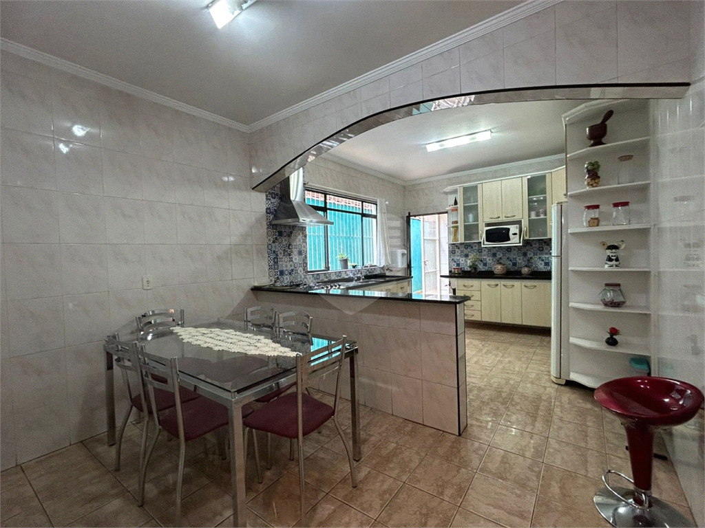 Sobrado Estilo Colonial à Venda – Vila Mazzei, São Paulo – 191m² Construídos – 3 Dormitórios (1 Suíte) – Lavabo – 3 Vagas – Rua Tranquila e Sem Saída