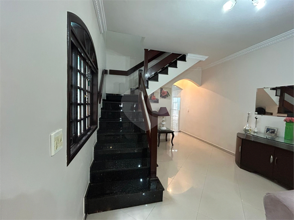 Sobrado Estilo Colonial à Venda – Vila Mazzei, São Paulo – 191m² Construídos – 3 Dormitórios (1 Suíte) – Lavabo – 3 Vagas – Rua Tranquila e Sem Saída