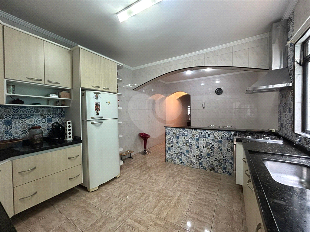 Sobrado Estilo Colonial à Venda – Vila Mazzei, São Paulo – 191m² Construídos – 3 Dormitórios (1 Suíte) – Lavabo – 3 Vagas – Rua Tranquila e Sem Saída