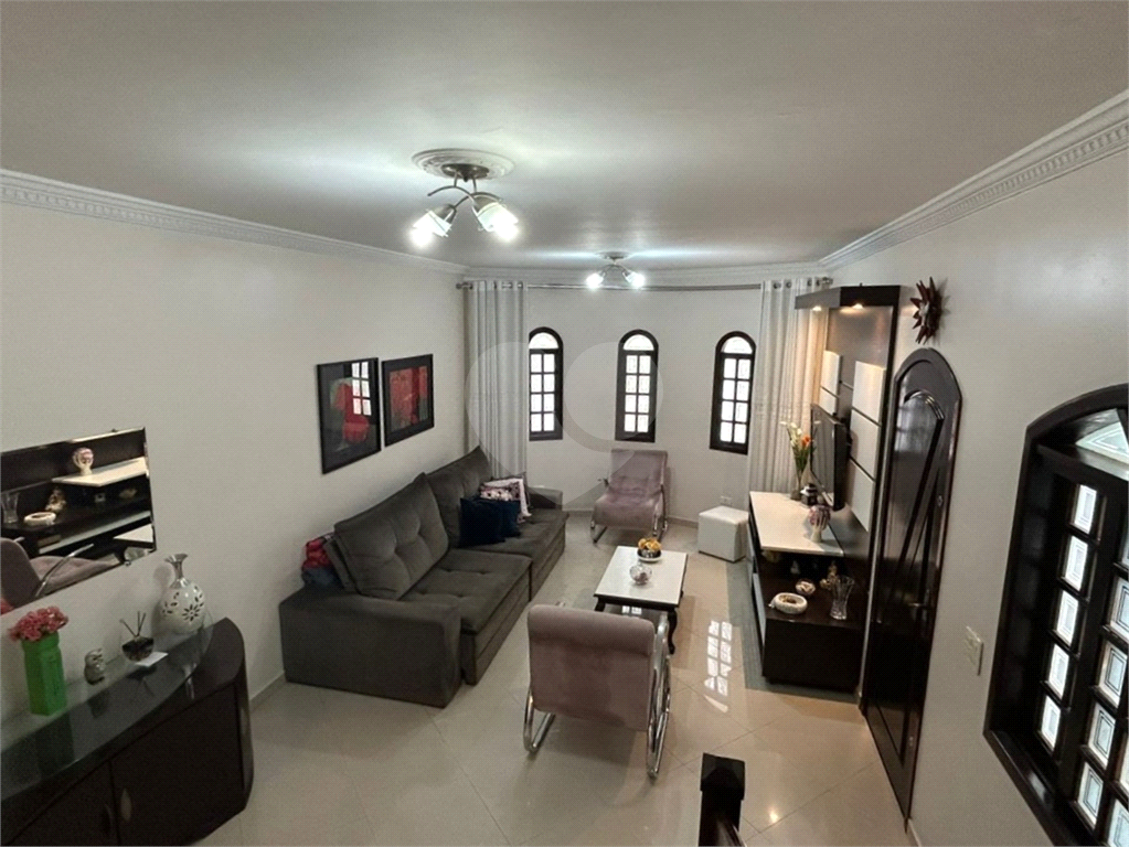 Sobrado Estilo Colonial à Venda – Vila Mazzei, São Paulo – 191m² Construídos – 3 Dormitórios (1 Suíte) – Lavabo – 3 Vagas – Rua Tranquila e Sem Saída