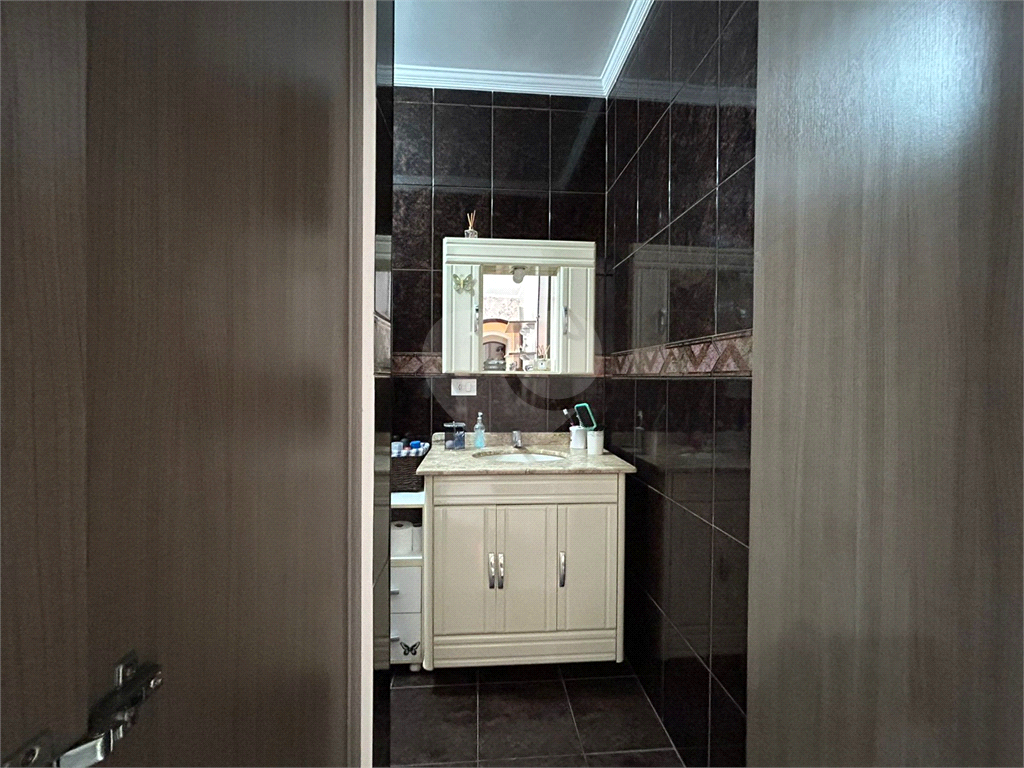 Sobrado Estilo Colonial à Venda – Vila Mazzei, São Paulo – 191m² Construídos – 3 Dormitórios (1 Suíte) – Lavabo – 3 Vagas – Rua Tranquila e Sem Saída