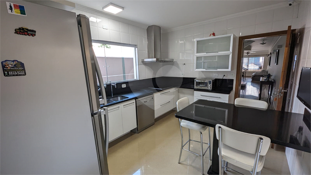 Sobrado à Venda em Mirandópolis | 332 m² | 4 Dormitórios | 4 Suíte | 6 Vagas de Garagem