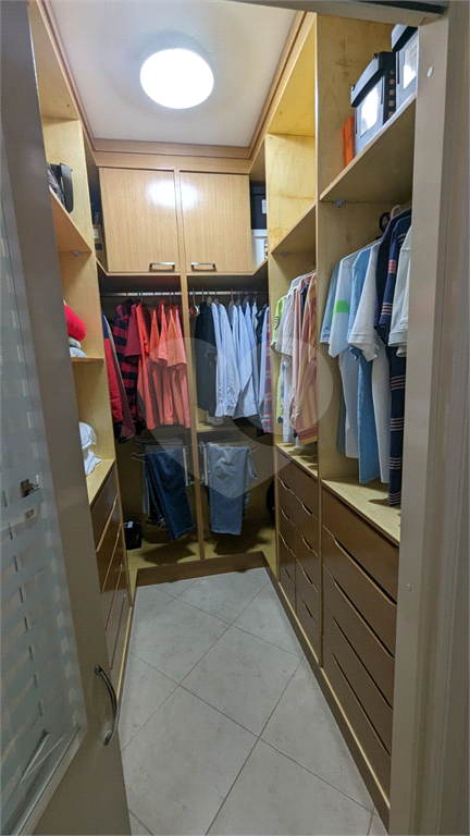 Sobrado à Venda em Mirandópolis | 332 m² | 4 Dormitórios | 4 Suíte | 6 Vagas de Garagem