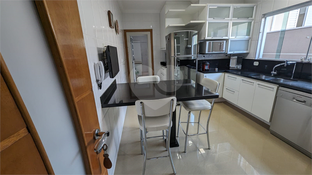 Sobrado à Venda em Mirandópolis | 332 m² | 4 Dormitórios | 4 Suíte | 6 Vagas de Garagem