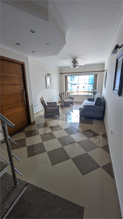 Sobrado à Venda em Mirandópolis | 332 m² | 4 Dormitórios | 4 Suíte | 6 Vagas de Garagem