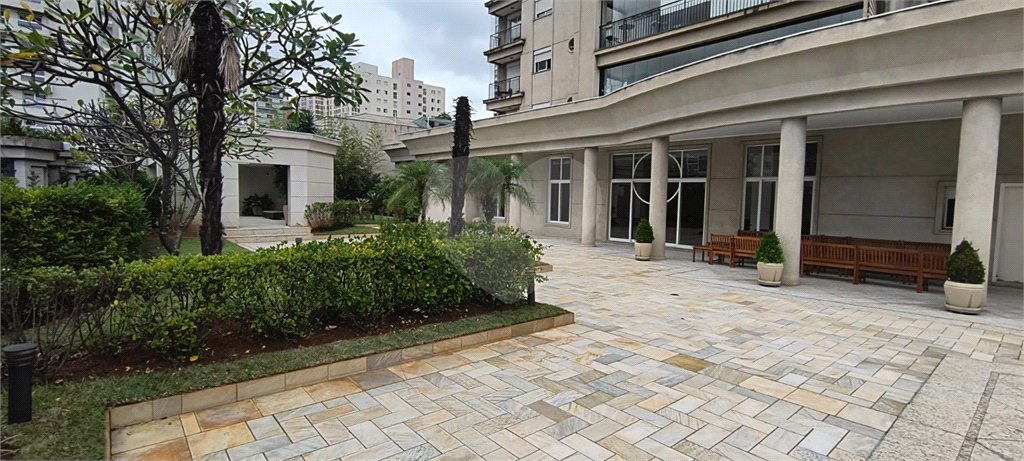 APARTAMENTO À VENDA NO PARAÍSO