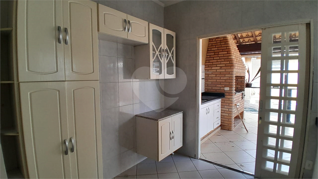 Casa para alugar com 3 quartos, 180m² - Foto 17