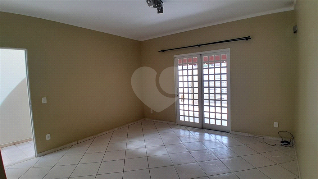 Casa para alugar com 3 quartos, 180m² - Foto 1