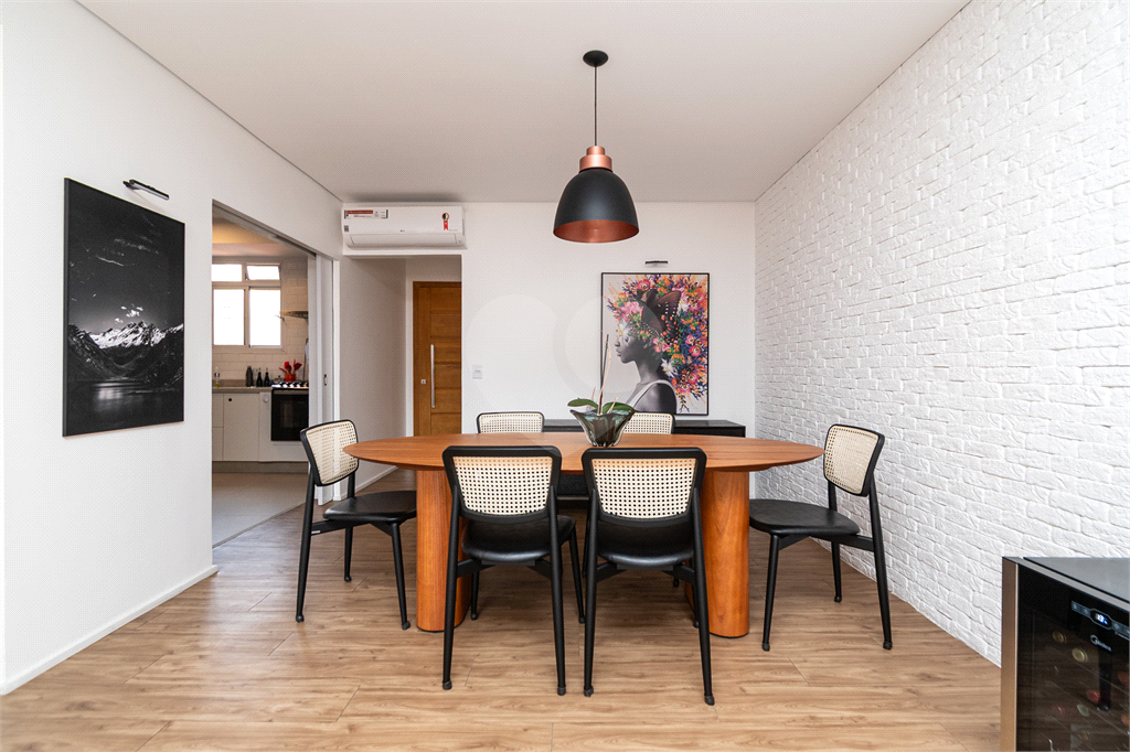 APARTAMENTO em PINHEIROS