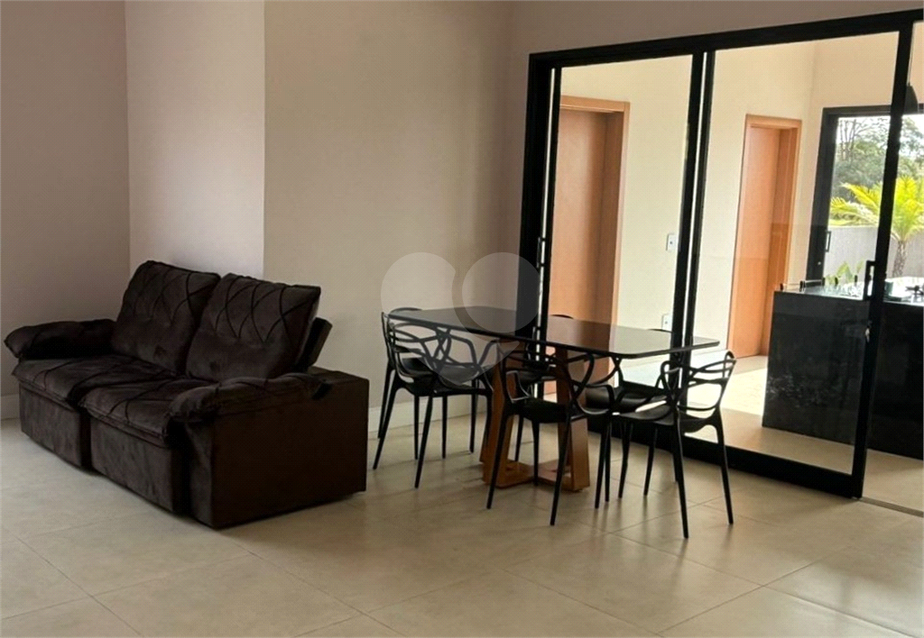 Casa à Venda Mobiliada | 420 m2 | 3 dormitórios (2 suítes) | 8 vagas na Riviera de Santa Cristina XIII!