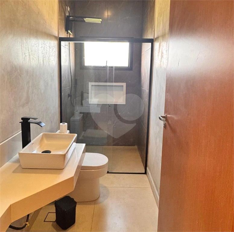 Casa à Venda Mobiliada | 420 m2 | 3 dormitórios (2 suítes) | 8 vagas na Riviera de Santa Cristina XIII!