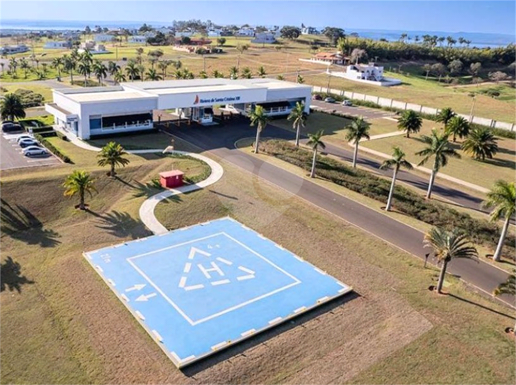 Casa à Venda Mobiliada | 420 m2 | 3 dormitórios (2 suítes) | 8 vagas na Riviera de Santa Cristina XIII!