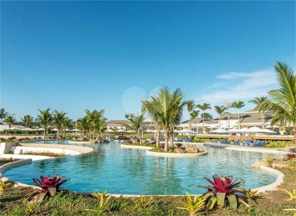 Casa à Venda Mobiliada | 420 m2 | 3 dormitórios (2 suítes) | 8 vagas na Riviera de Santa Cristina XIII!