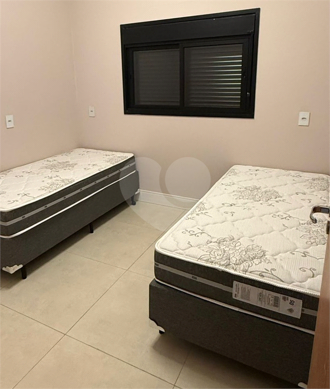 Casa à Venda Mobiliada | 420 m2 | 3 dormitórios (2 suítes) | 8 vagas na Riviera de Santa Cristina XIII!