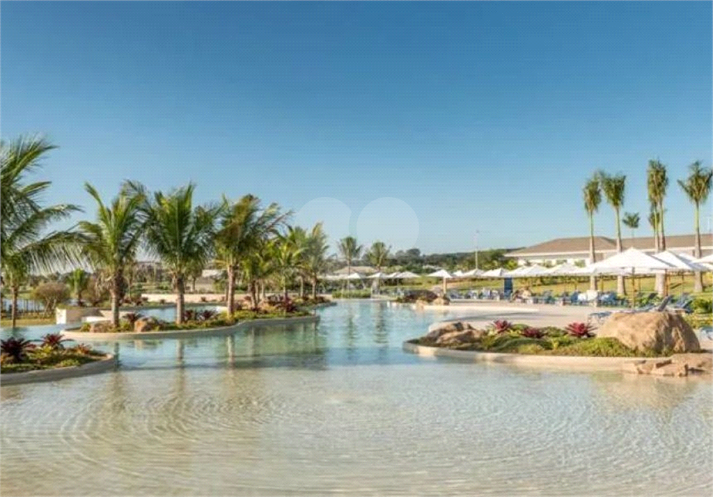 Casa à Venda Mobiliada | 420 m2 | 3 dormitórios (2 suítes) | 8 vagas na Riviera de Santa Cristina XIII!