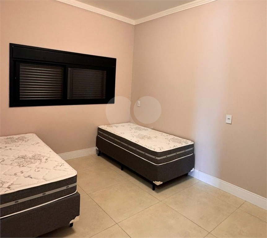 Casa à Venda Mobiliada | 420 m2 | 3 dormitórios (2 suítes) | 8 vagas na Riviera de Santa Cristina XIII!