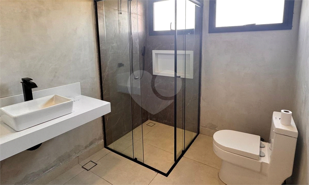 Casa à Venda Mobiliada | 420 m2 | 3 dormitórios (2 suítes) | 8 vagas na Riviera de Santa Cristina XIII!