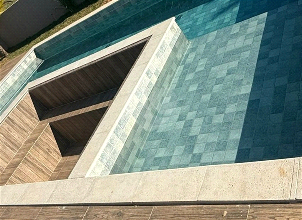 Casa à Venda Mobiliada | 420 m2 | 3 dormitórios (2 suítes) | 8 vagas na Riviera de Santa Cristina XIII!