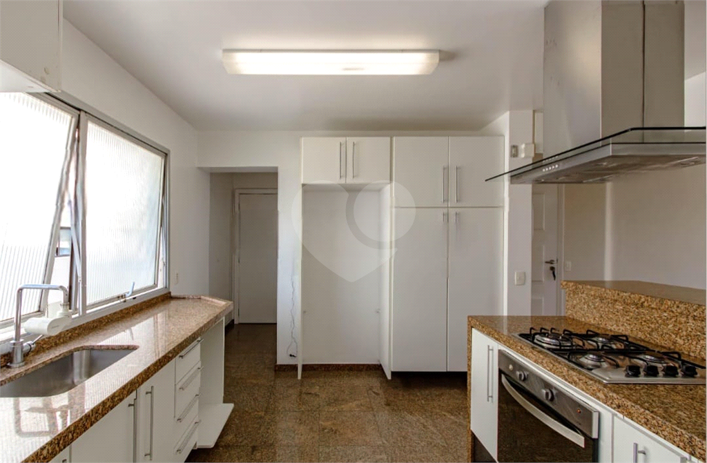 Apartamento com 2 suítes e 2 vagas na Vila Madalena