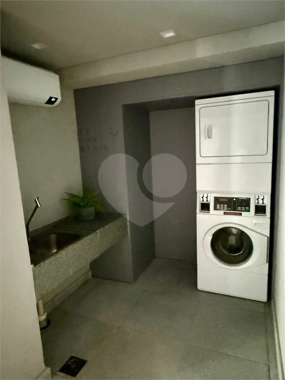 PINHEIROS - ESTÚDIO A 270 M² A PÉ  DO METRÕ FRADIQUE 