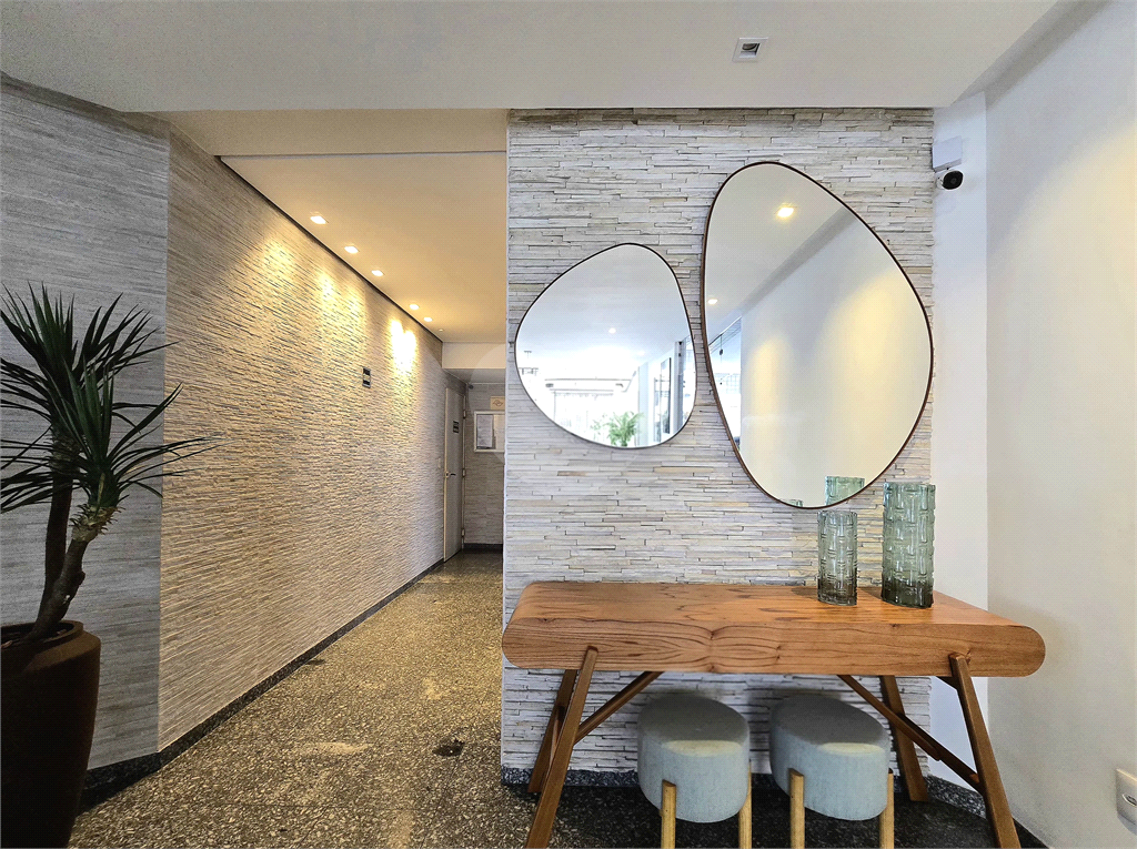 Apartamento para venda e locação com 2 quartos 1 vaga no Gonzaga Santos - SP 