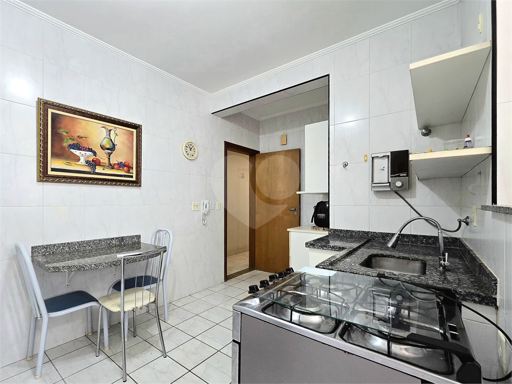 Apartamento para venda e locação com 2 quartos 1 vaga no Gonzaga Santos - SP 