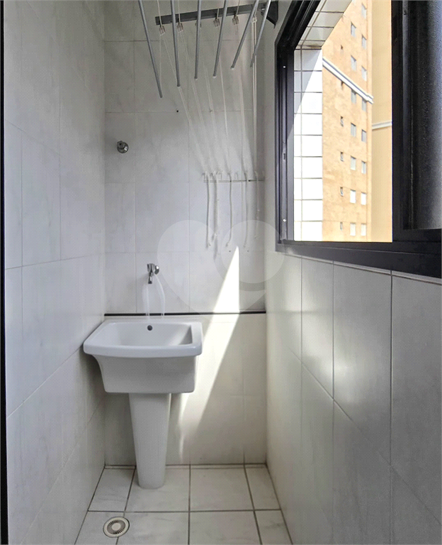 Apartamento para venda e locação com 2 quartos 1 vaga no Gonzaga Santos - SP 