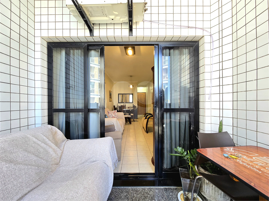 Apartamento para venda e locação com 2 quartos 1 vaga no Gonzaga Santos - SP 