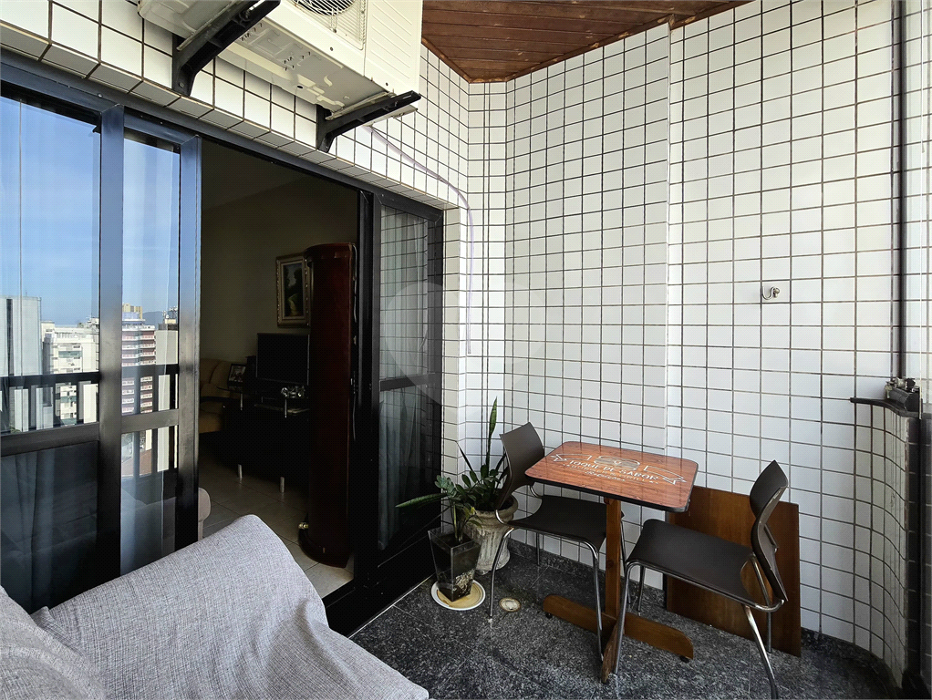 Apartamento para venda e locação com 2 quartos 1 vaga no Gonzaga Santos - SP 
