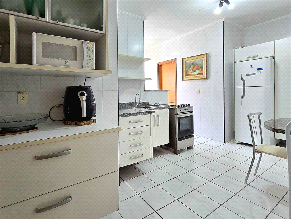 Apartamento para venda e locação com 2 quartos 1 vaga no Gonzaga Santos - SP 