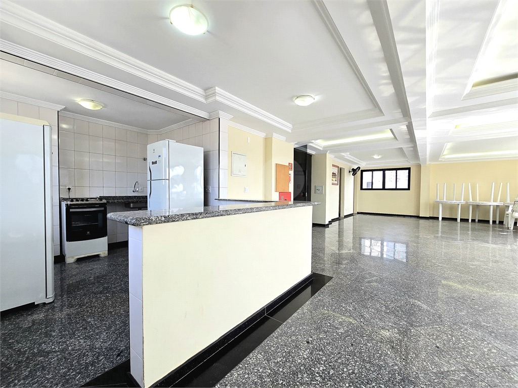 Apartamento para venda e locação com 2 quartos 1 vaga no Gonzaga Santos - SP 
