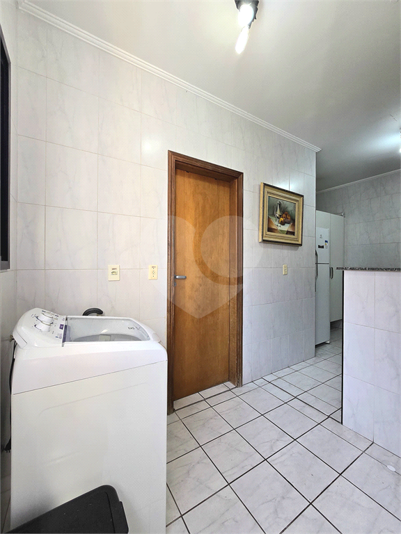 Apartamento para venda e locação com 2 quartos 1 vaga no Gonzaga Santos - SP 