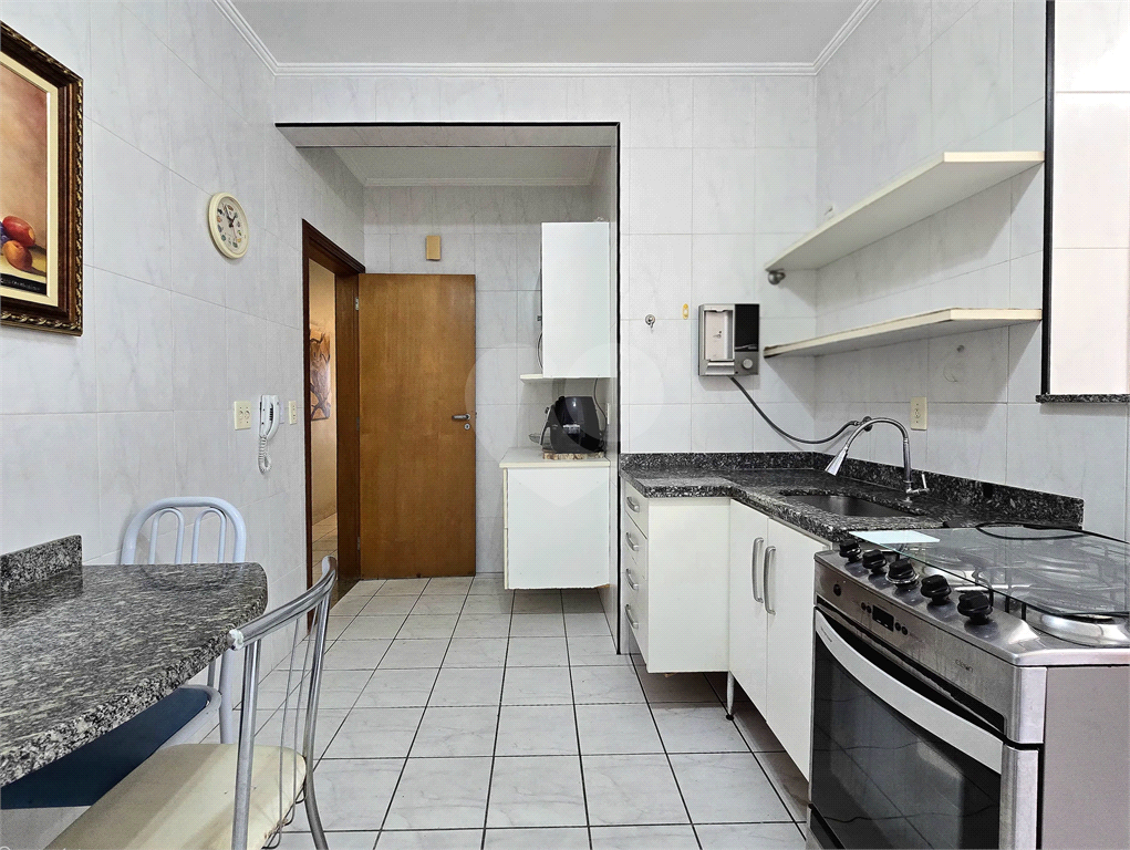 Apartamento para venda e locação com 2 quartos 1 vaga no Gonzaga Santos - SP 