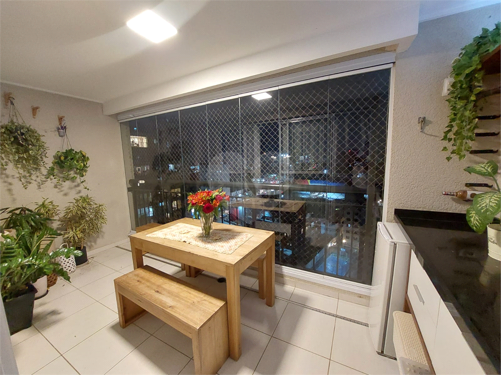 Apartamento de 70m² | 2 dormitórios (1 Suíte), Varanda e Lazer Completo em Condomínio Clube