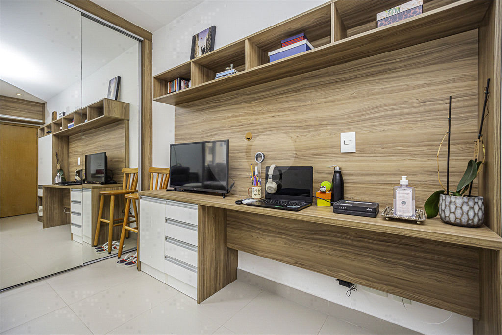 APARTAMENTO em CENTRO
