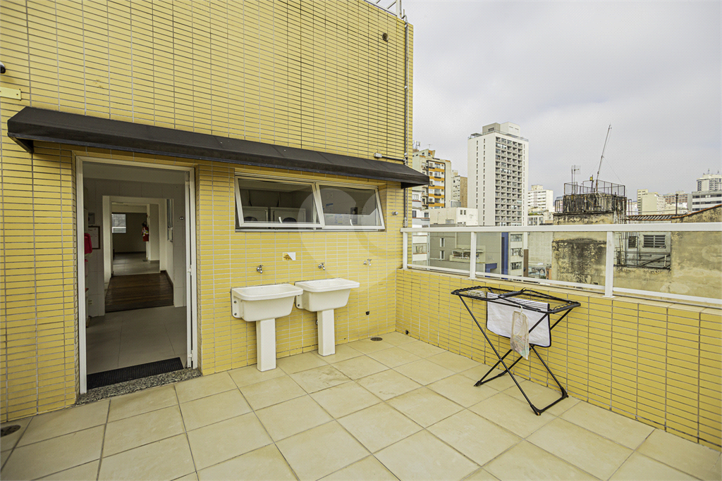 APARTAMENTO em CENTRO