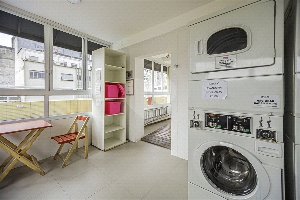 APARTAMENTO em CENTRO
