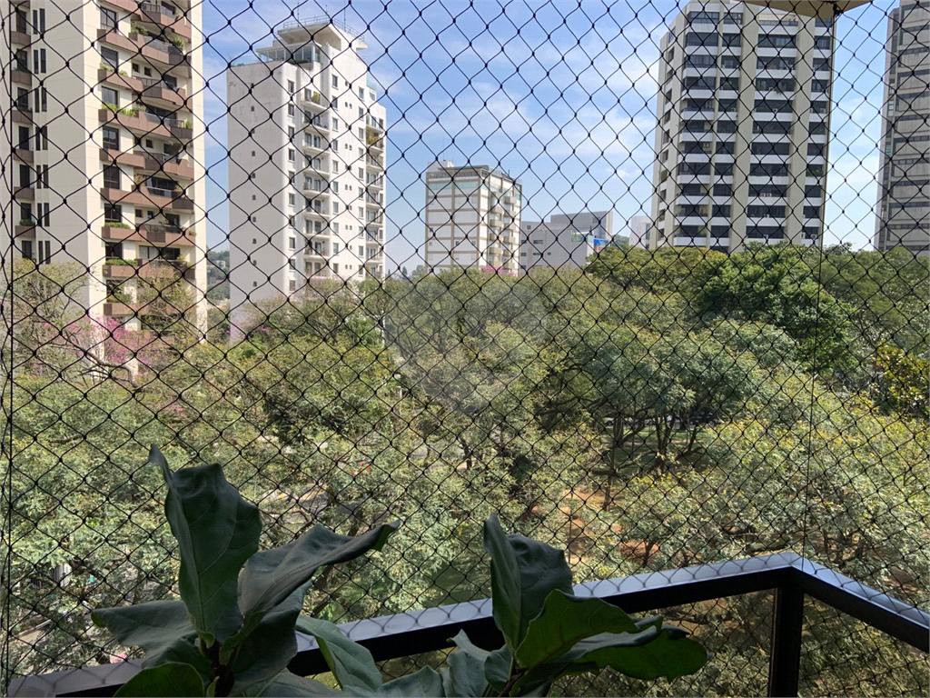 APARTAMENTO em REAL PARQUE
