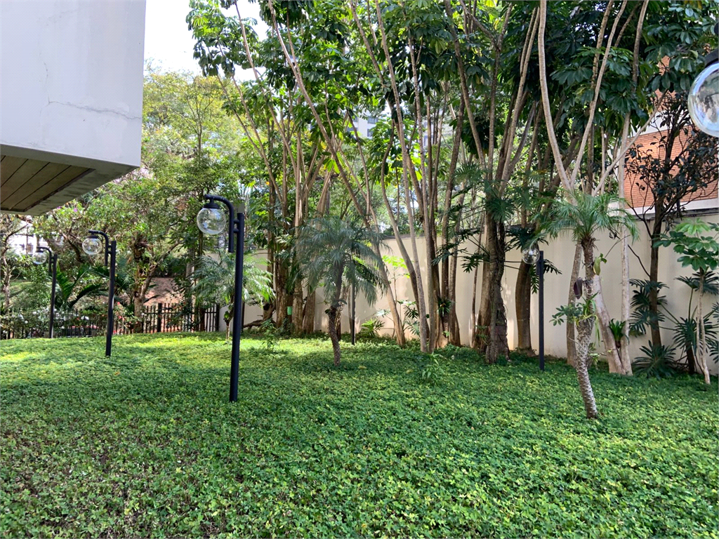 APARTAMENTO em REAL PARQUE