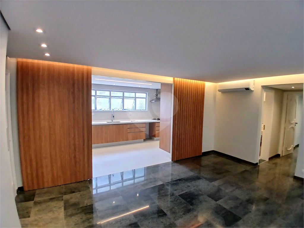 Amplo apto reformado no Alto de Santana 3 dorms sendo 1 suíte, 2 vagas fixas e cobertas. 160m²