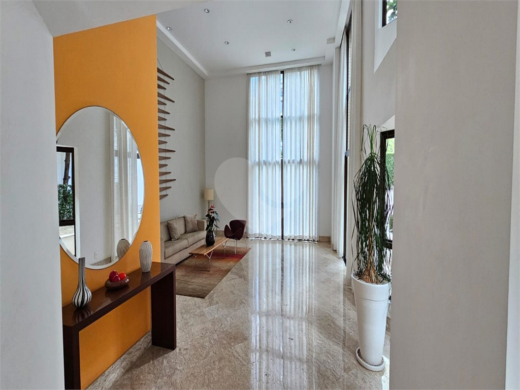 Apartamento Duplex Alto Padrão à venda no Jardim Paulista. Excelente localização!
